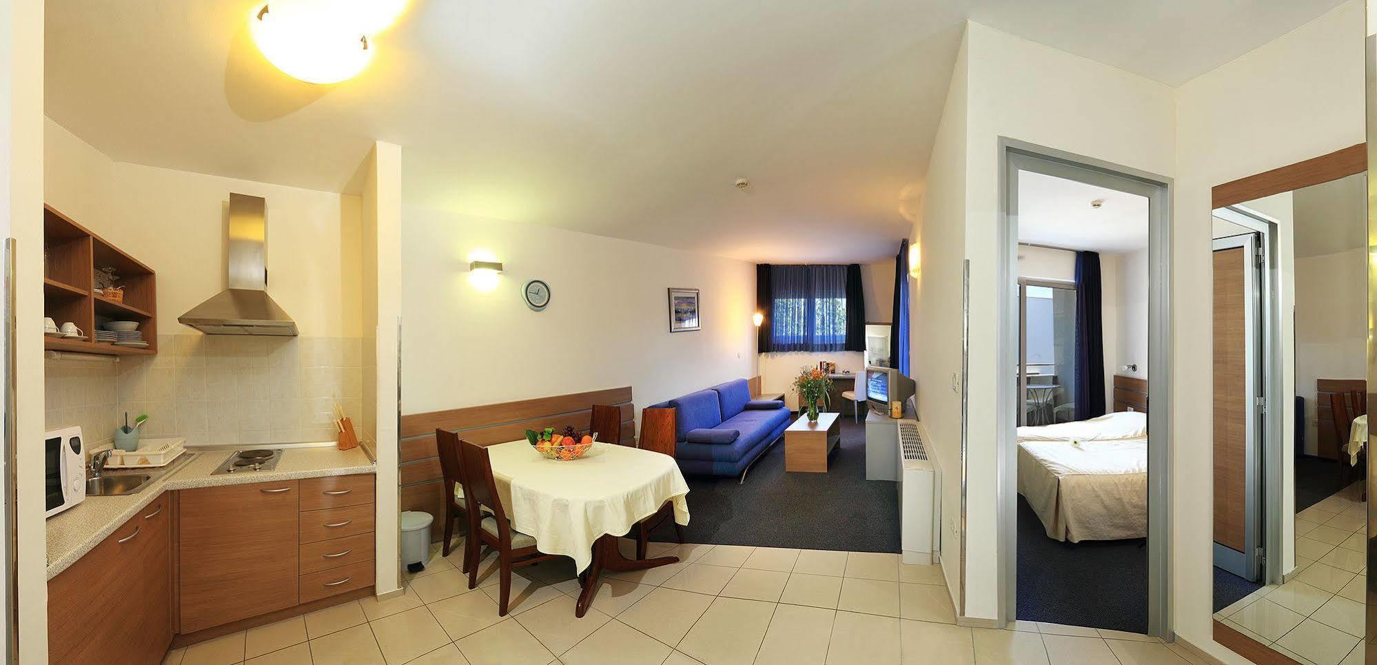 Apartmani Marija ポスティレ エクステリア 写真