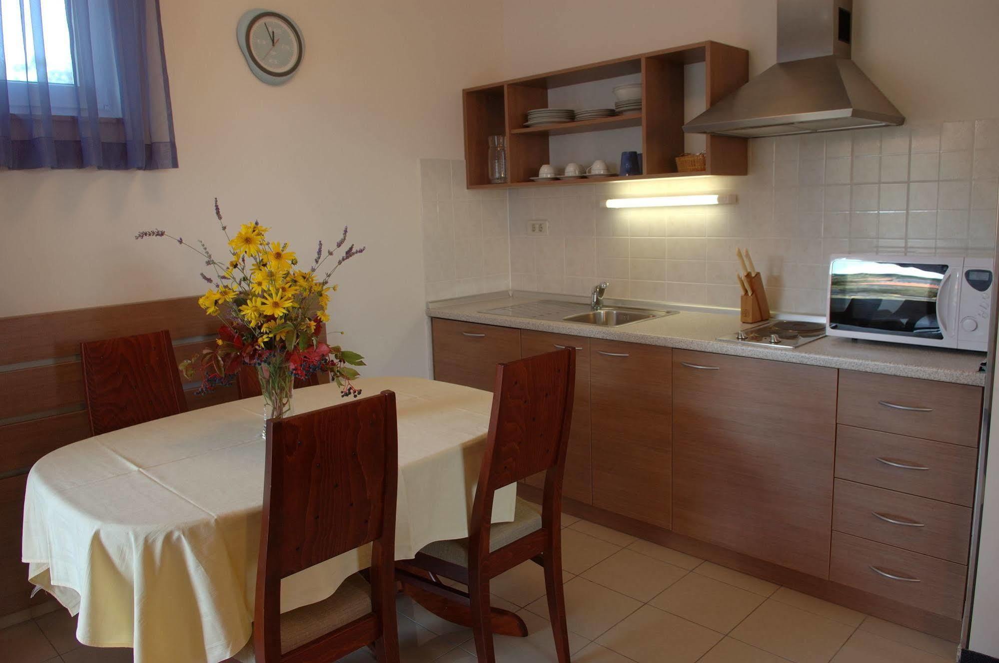 Apartmani Marija ポスティレ エクステリア 写真